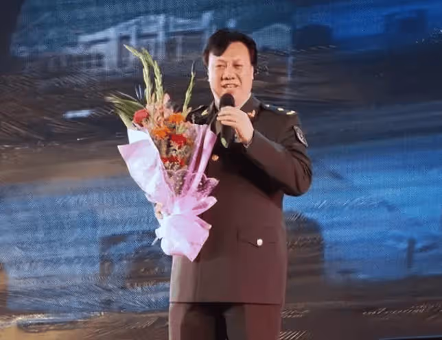 劉斌:國家一級演員,唱《當兵的人》出圈,和初戀相愛一生