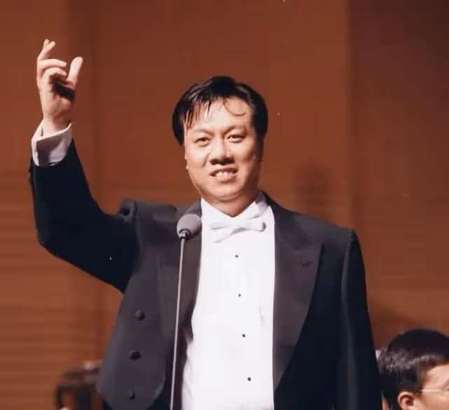 劉斌:國家一級演員,唱《當兵的人》出圈,和初戀相愛一生