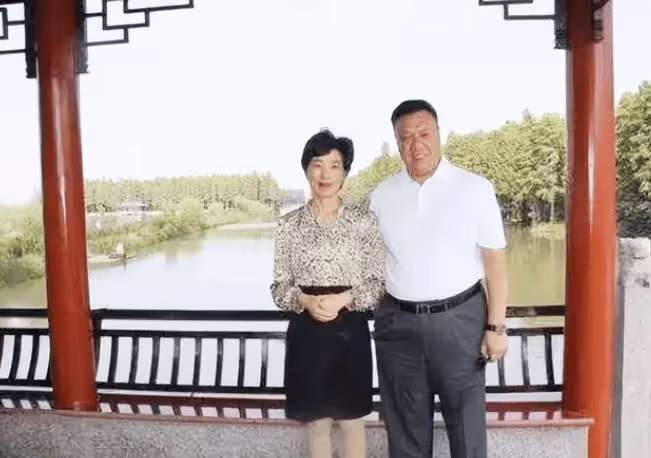 劉斌:國家一級演員,唱《當兵的人》出圈,和初戀相愛一生