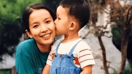呂麗萍前夫病逝,與三婚丈夫遠居美國撿垃圾,今因不當言論引爭議