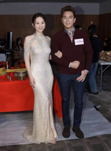 TVB花旦高海寧穿貼身長裙大顯身材！馬國明首次演她男友，大讚：是男人都心裡美滋滋