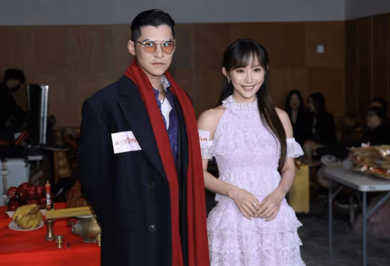TVB花旦高海寧穿貼身長裙大顯身材！馬國明首次演她男友，大讚：是男人都心裡美滋滋