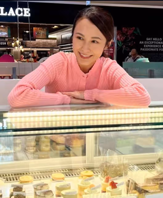 高情商回應！湯怡曬家庭溫馨照卻遭網友投訴，斥其餅店產品不新鮮