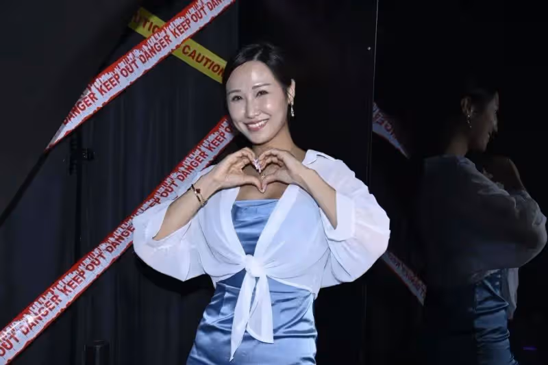 「香港頂流」阿儀繼續唱衰經紀人，現場火藥味超重，牽線人緊急撲火