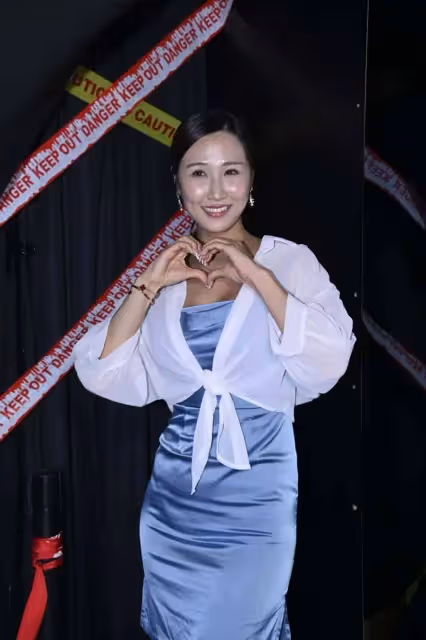 「香港頂流」阿儀繼續唱衰經紀人，現場火藥味超重，牽線人緊急撲火