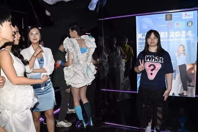 「香港頂流」繼續唱衰經紀人，現場火藥味超重，牽線人緊急撲火