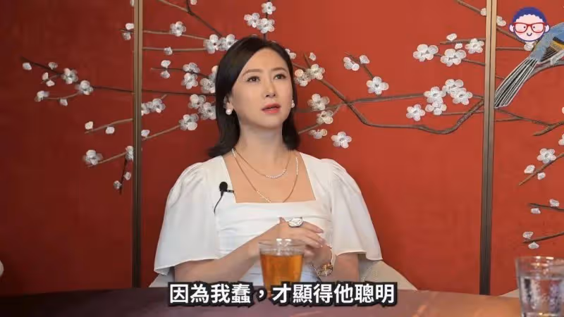 翁虹自曝不會和丈夫坐同一架飛機，立下「平安紙」，更年期遇到青春期女兒會有爭吵