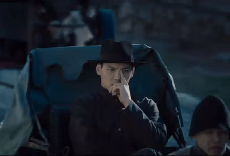 向佐爆紅,多名粉絲接機瘋狂示愛不知所措,面對全民嘲諷風評轉向