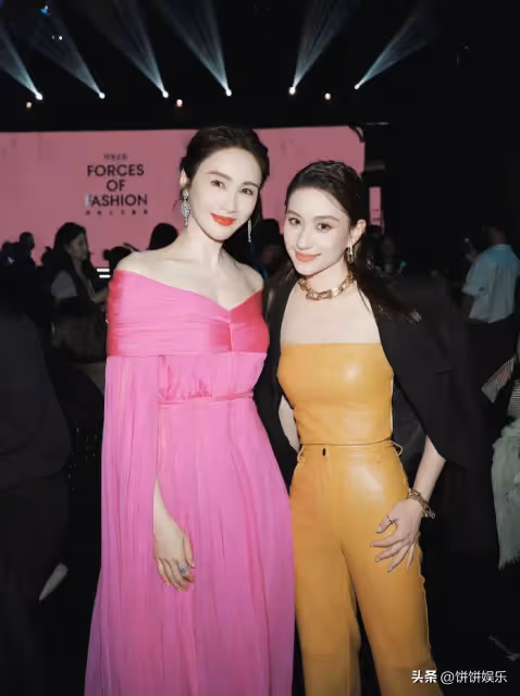 何超蓮曬vogue合影,與黎姿林允關曉彤貼貼,與異母弟弟關係親密