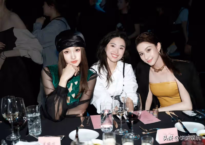 何超蓮曬vogue合影,與黎姿林允關曉彤貼貼,與異母弟弟關係親密