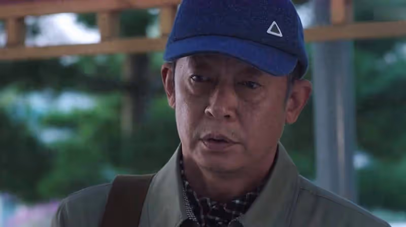 58歲王志文斷崖式衰老,富婆嬌妻卻依舊漂亮,與15歲兒子像爺孫