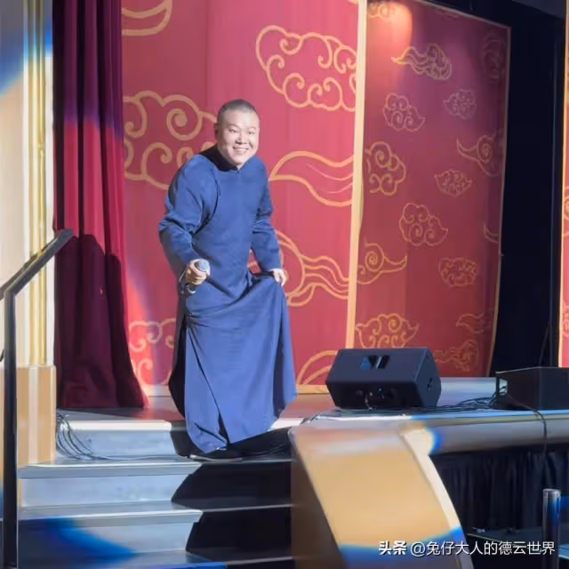 德雲社岳雲鵬美國巡演，又與女觀眾深情對唱，還被女觀眾挑逗