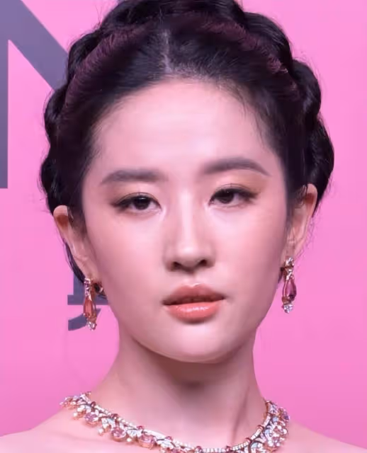 劉亦菲楊冪同框太難看,全程尷尬、愛搭不理,裝都懶得裝了?