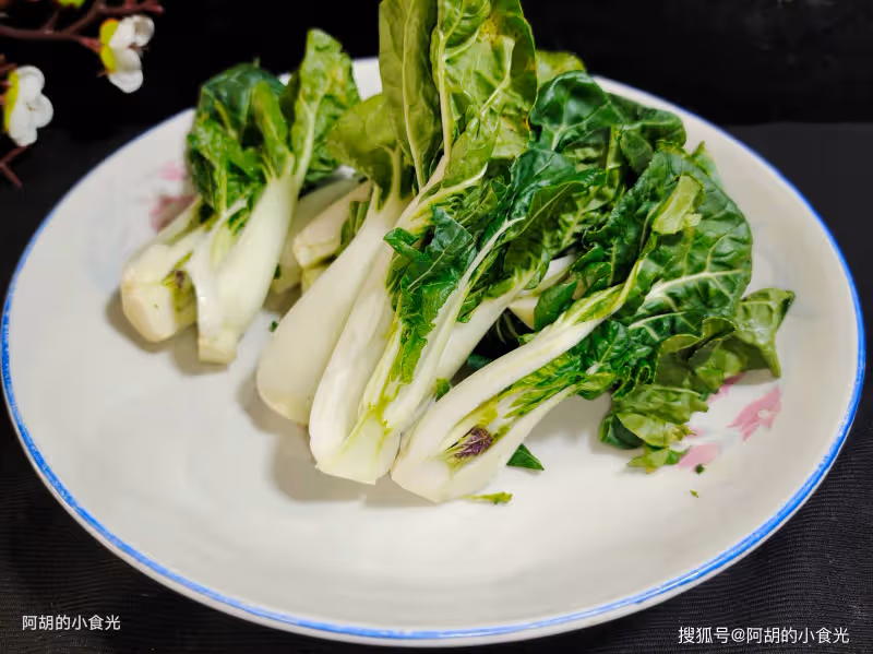 秋天就該多吃此一菜,竟也是秋菜一寶!簡簡單單燒一盤,鮮嫩滿口、有滋有味