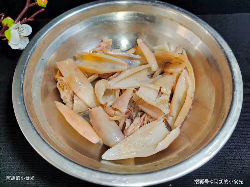 秋天就該多吃此一菜,竟也是秋菜一寶!簡簡單單燒一盤,鮮嫩滿口、有滋有味