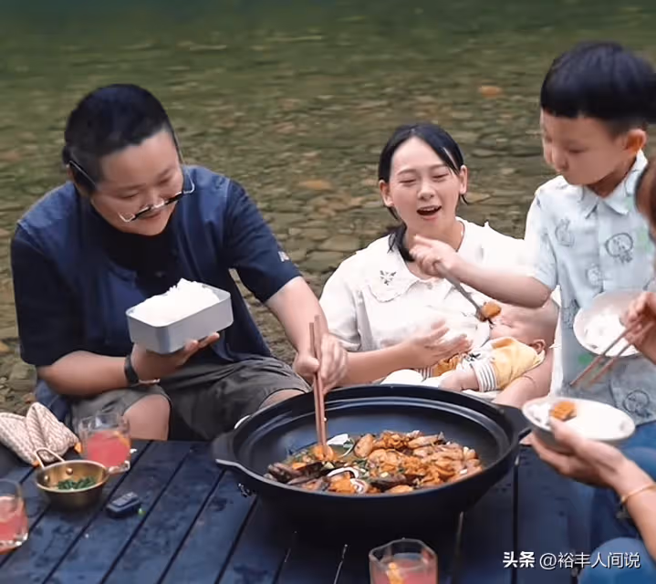 網紅「背鍋俠」將父親送養老院!身家千萬惹爭議,娶同性生兒子
