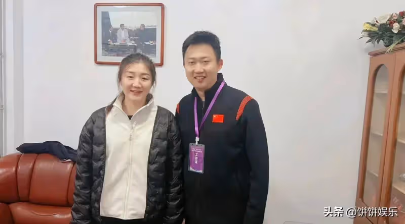 陳夢新動態,回到山東跟小朋友一起打桌球,笑顏如花的夢姐好漂亮