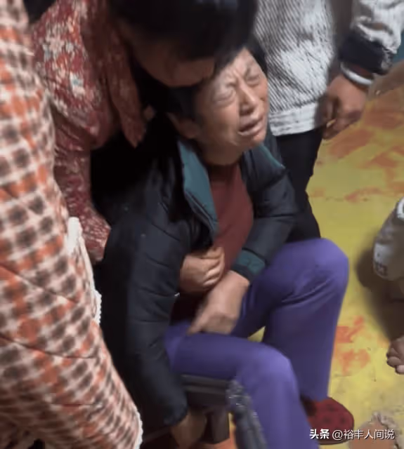30歲網紅「寸丫頭」追悼會!4歲兒子撫摸骨灰盒:哭著喊媽媽呢