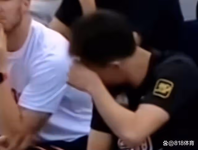 真愛!遼寧球迷廣州主場高喊:13號郭艾倫!大侄子揮手致意+偷偷抹淚