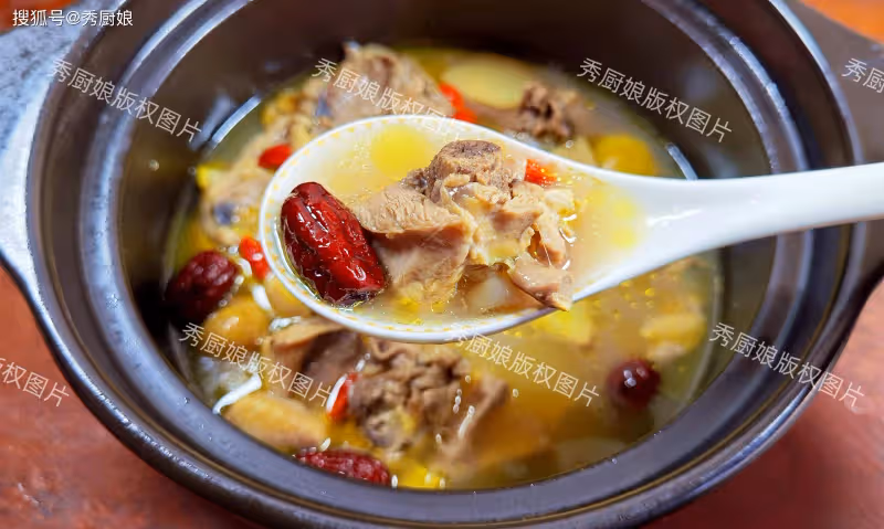 秋天,建議中老年人多吃「健腿菜」,預防骨質疏鬆,腿腳有勁!