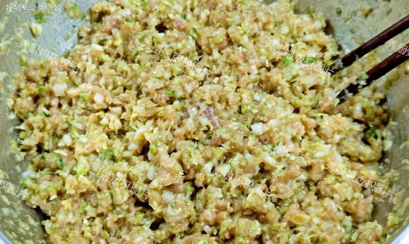 白菜餃子餡好吃有訣竅,白菜用鹽殺水是大錯!教你飯店不外傳配方