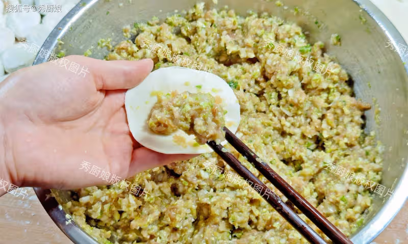 白菜餃子餡好吃有訣竅,白菜用鹽殺水是大錯!教你飯店不外傳配方