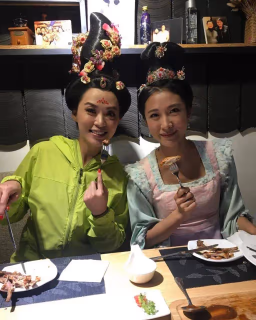 TVB「百億闊太」李美慧參加北舞70年校慶，打扮樸素不炫富，曾因嫁大25歲老公受非議