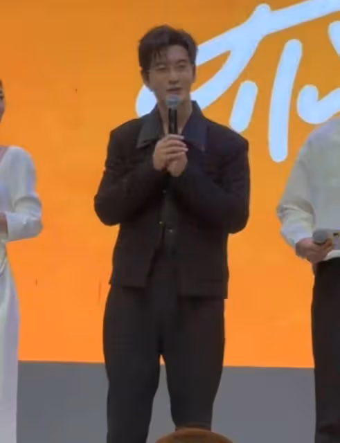 女友葉珂吐槽伍佰的歌猥瑣,黃曉明這樣回應