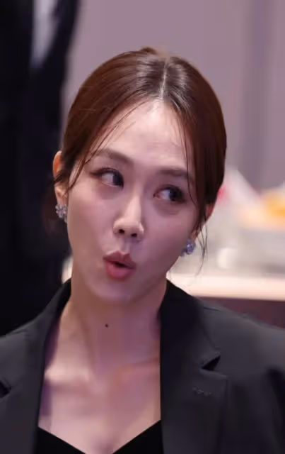 38歲姜妍生圖依舊耐看，近照黑眼圈超明顯很真實，女人味十足