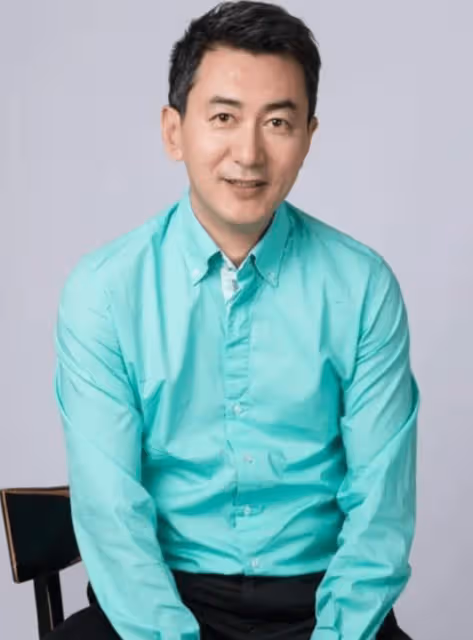 主持人魯健:娶了同行鄭天亮,生下一兒一女,岳父岳母待他有恩