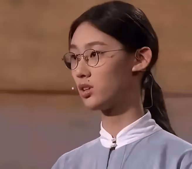 事實證明,「消失」多年的清華才女武亦姝,證實了董卿當年沒說錯