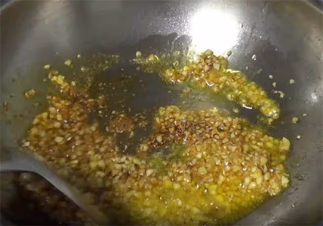 香菇最過癮的吃法,蒜蓉香菇,鮮香味美,吃一口滿口香,先收藏了