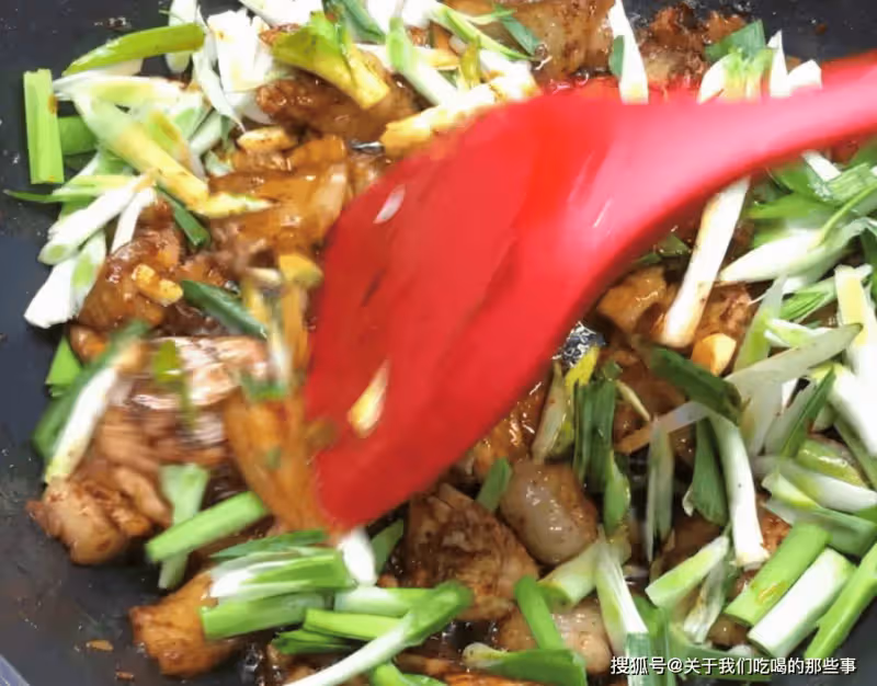 做回鍋肉,別只會加豆瓣醬!記得「多加2個料」,香味濃更正宗