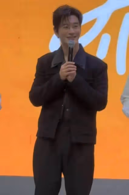 笑死了!黃曉明回應女友葉珂被群嘲,實力上演霸總護妻,評論炸鍋