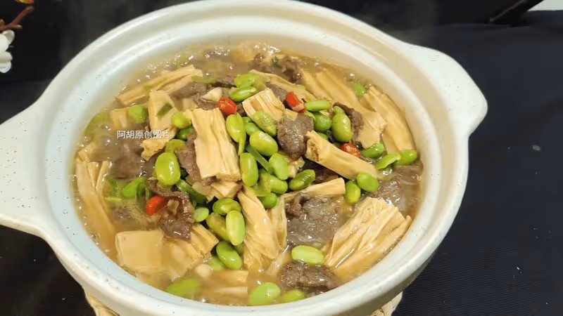 天冷不懂吃此菜太虧了,比大魚大肉強!隨手燜一鍋,有豆有肉還有菜、特下飯