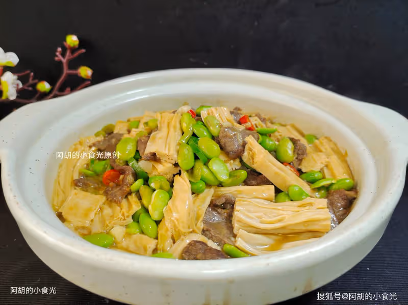 天冷不懂吃此菜太虧了,比大魚大肉強!隨手燜一鍋,有豆有肉還有菜、特下飯