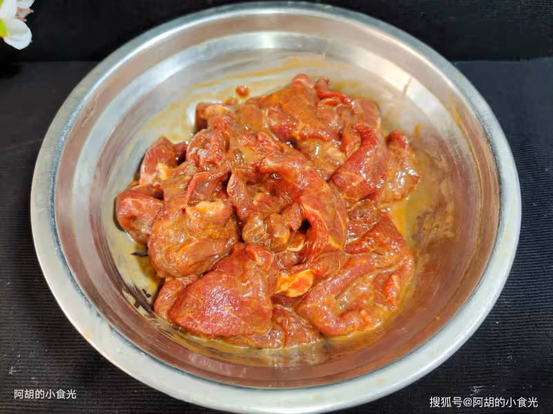 天冷不懂吃此菜太虧了,比大魚大肉強!隨手燜一鍋,有豆有肉還有菜、特下飯
