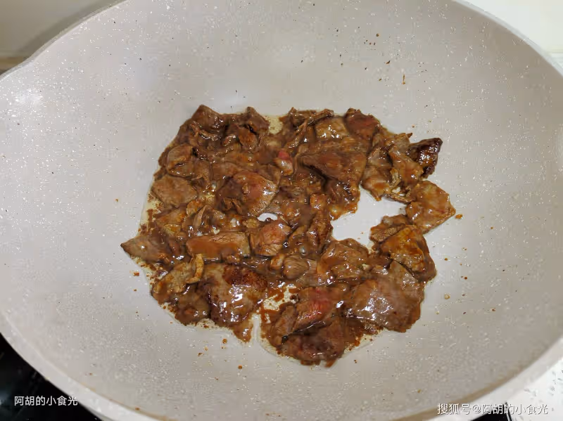 天冷不懂吃此菜太虧了,比大魚大肉強!隨手燜一鍋,有豆有肉還有菜、特下飯