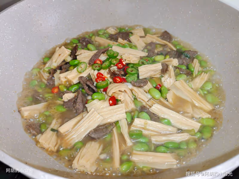 天冷不懂吃此菜太虧了,比大魚大肉強!隨手燜一鍋,有豆有肉還有菜、特下飯