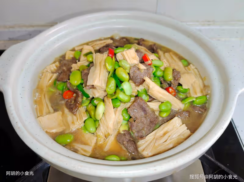 天冷不懂吃此菜太虧了,比大魚大肉強!隨手燜一鍋,有豆有肉還有菜、特下飯