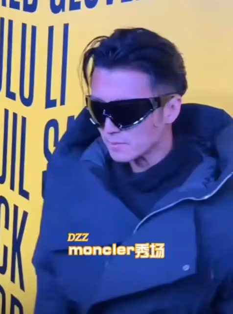 謝霆鋒現身參加活動,打扮帥氣超有型,扮酷還是謝霆鋒,舒淇好美