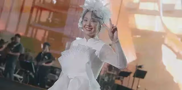 雲朵開啟演唱會,現場十分熱鬧上座率高,感謝師父永遠是刀郎徒弟
