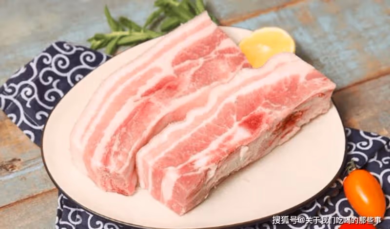 買五花肉,分清「上五花」和「下五花」,價格差不多,區別可不小