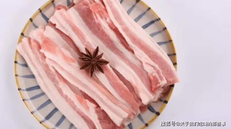 買五花肉,分清「上五花」和「下五花」,價格差不多,區別可不小