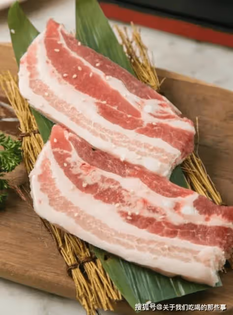 買五花肉,分清「上五花」和「下五花」,價格差不多,區別可不小