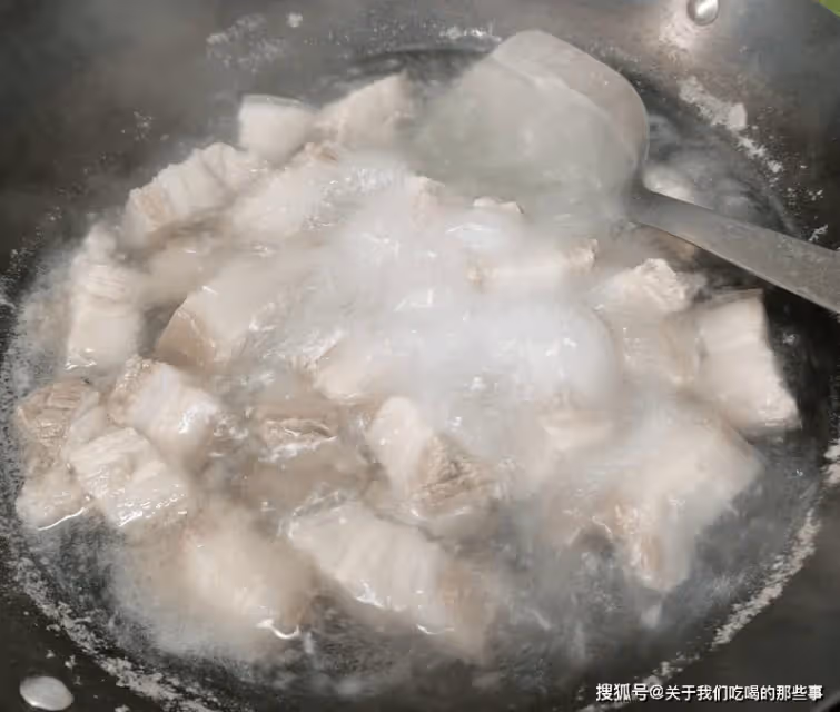 買五花肉,分清「上五花」和「下五花」,價格差不多,區別可不小