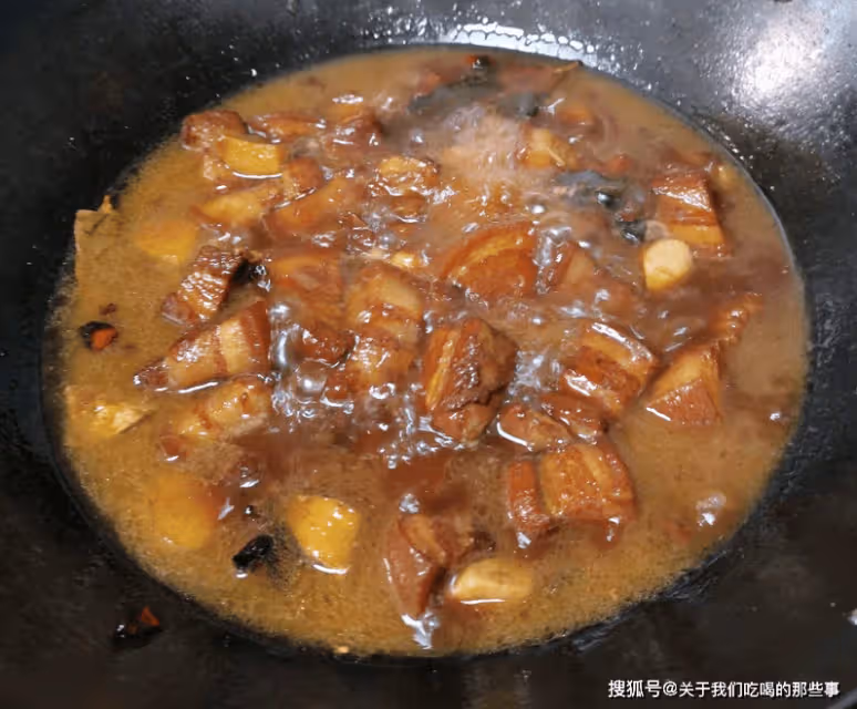 買五花肉,分清「上五花」和「下五花」,價格差不多,區別可不小