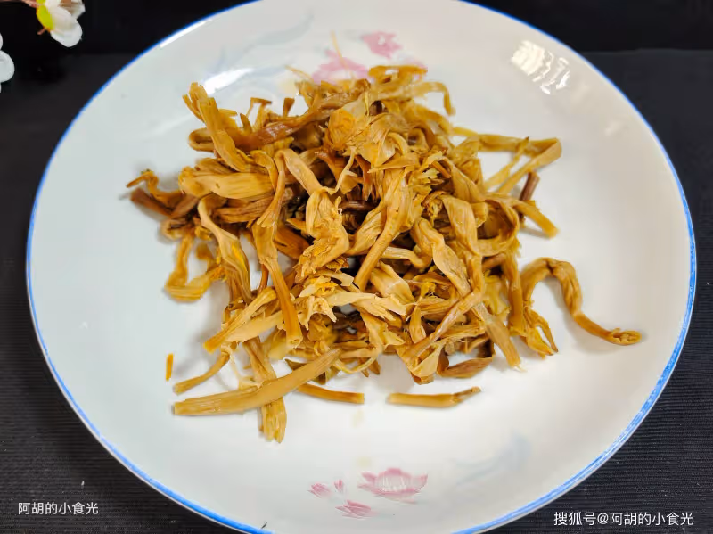 天冷了別錯過這個菜 !十多塊錢煮上一碗,有菜有肉還有湯、鮮滑不膩又開胃