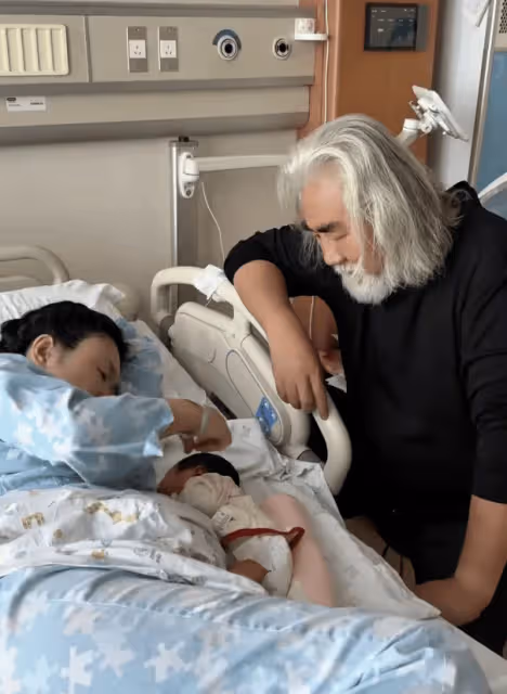 張紀中媳婦直呼剖腹產太疼了,傷口很大很長,母乳不足孩子吃不飽