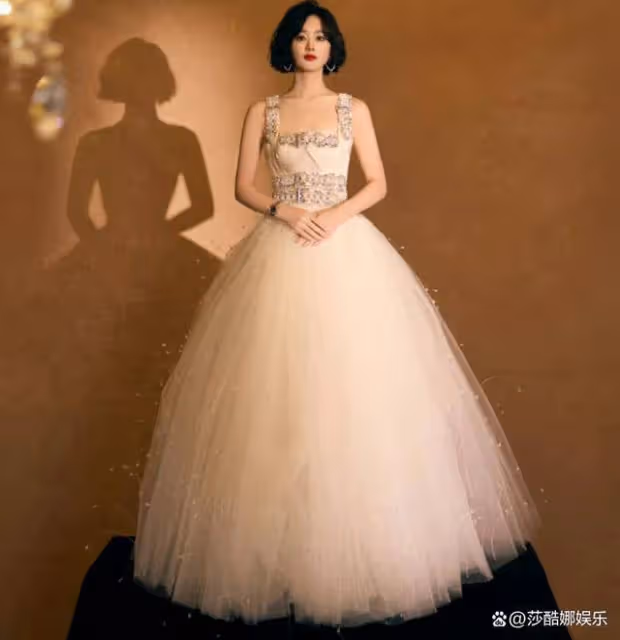 趙麗穎憑藉風吹半夏獲金鷹最佳女主,36歲飛天視後,37歲二封視後